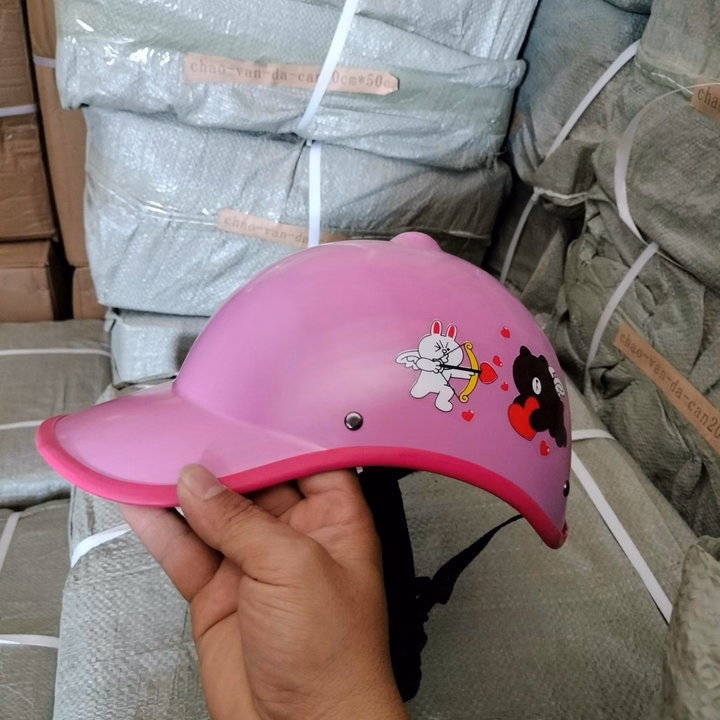 Nón Bảo Hiểm Lưỡi Trai Gấu Dâu Nhiều Màu Ngẫu Nhiên - Su - Ảnh 4