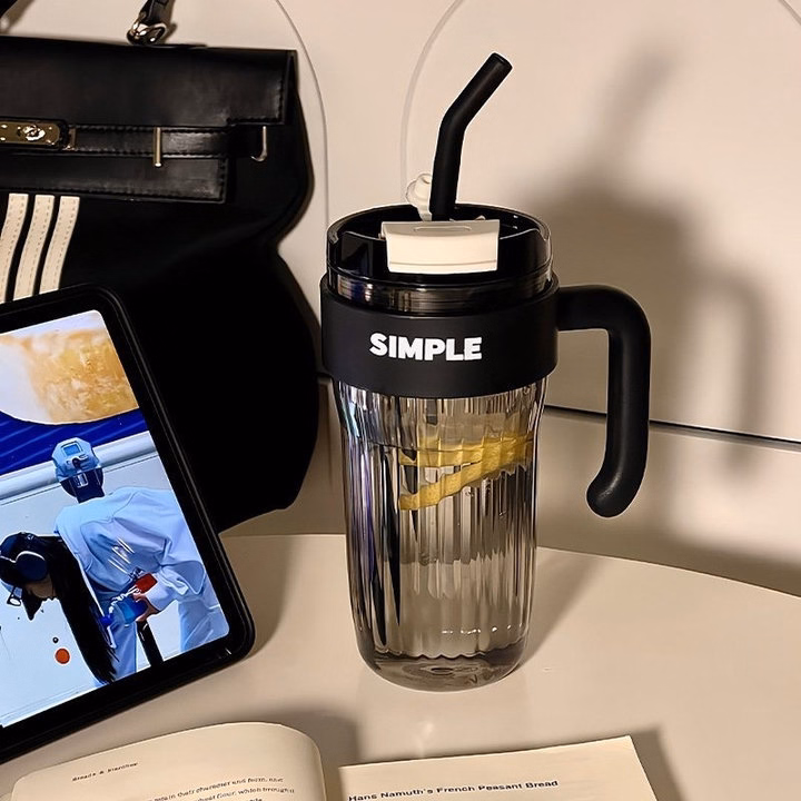 Bình Nước Simple Có Ống Hút Tay Cầm Dung Tích Lớn 920Ml - Su - Ảnh 3