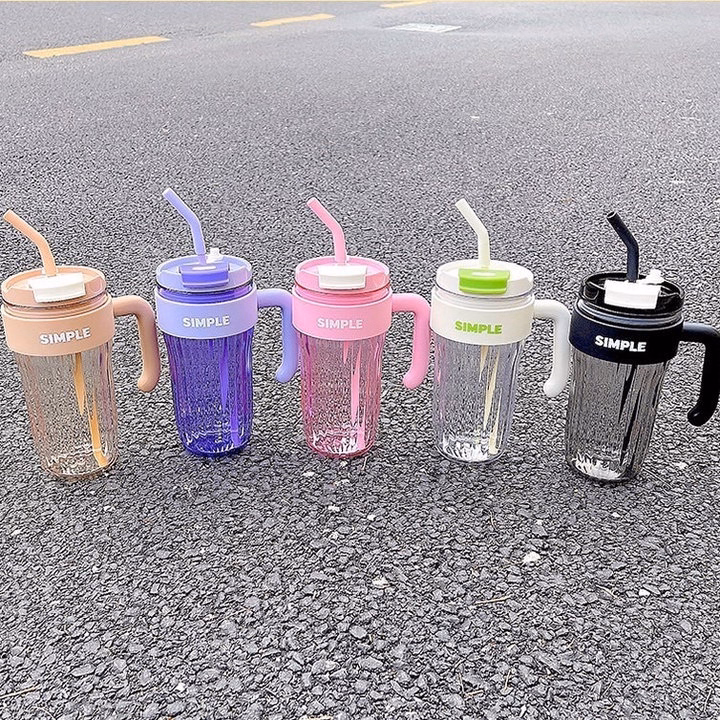 Bình Nước Simple Có Ống Hút Tay Cầm Dung Tích Lớn 920Ml - Su