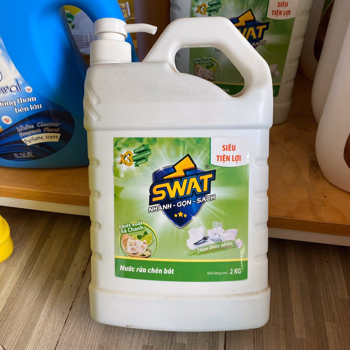Nước Rửa Chén Swat Nhanh Gọn Sạch Hương Sả Chanh Can 2Kg Có Vòi Xịt Tiện Lợi L047 - Lady'S Passion - Ảnh 2