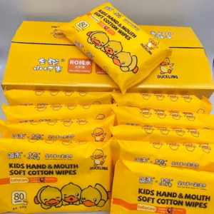 Thùng 10 Gói Khăn Ướt Gấu Dâu/Vịt Vàng Ngẫu Nhiên - Gdn