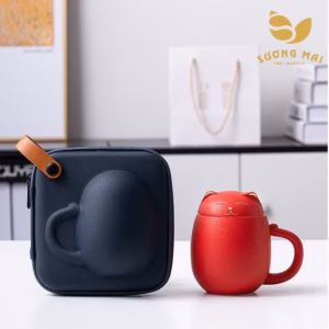 Cốc Uống Trà Mèo Đỏ Thần Tài - Sương Mai