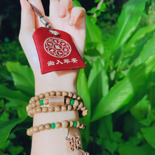 Combo Vòng Trầm Tốc Và Túi Giải Hạn Tam Tai 108 Hạt 6 Ly - Thắng Giang - Ảnh 3
