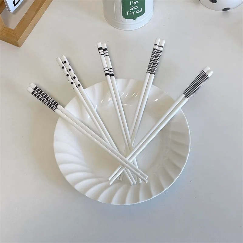Hộp 5 Đôi Đũa Gốm Sứ Phong Cách Nhật Bản - Su - Ảnh 2