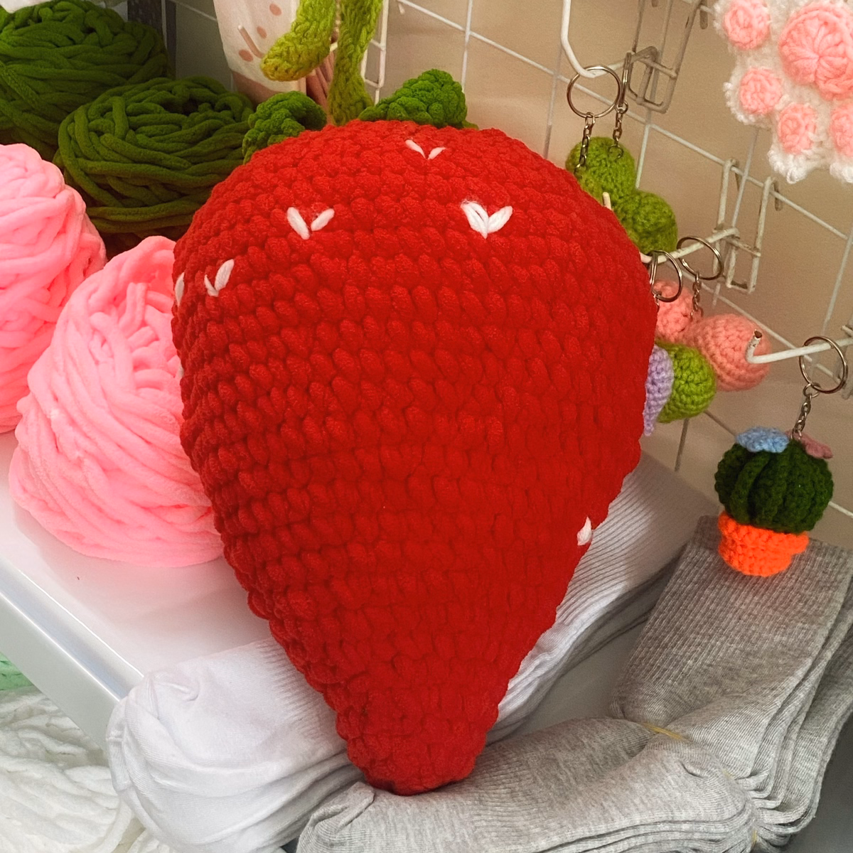 Trái Dâu, Cà Rốt Siêu To Khổng Lồ Bằng Len Nhung Đũa Handmade Yk10 - Ảnh 6